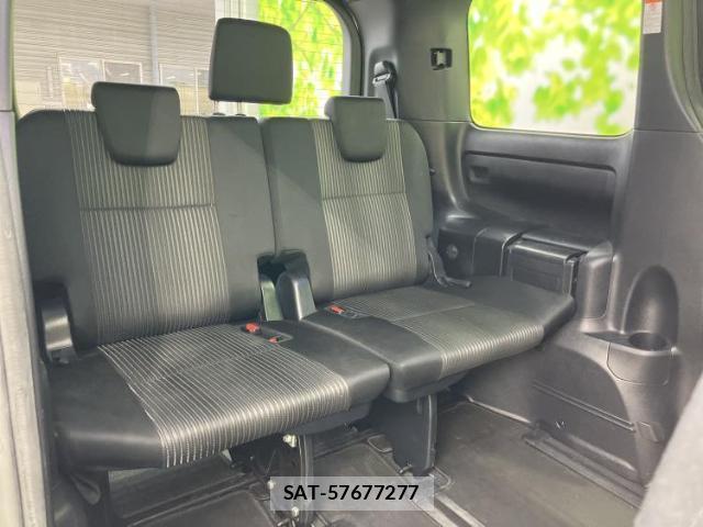 Toyota VOXY 2017-11 8754684-5