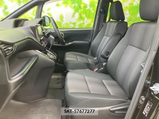 Toyota VOXY 2017-11 8754684-6