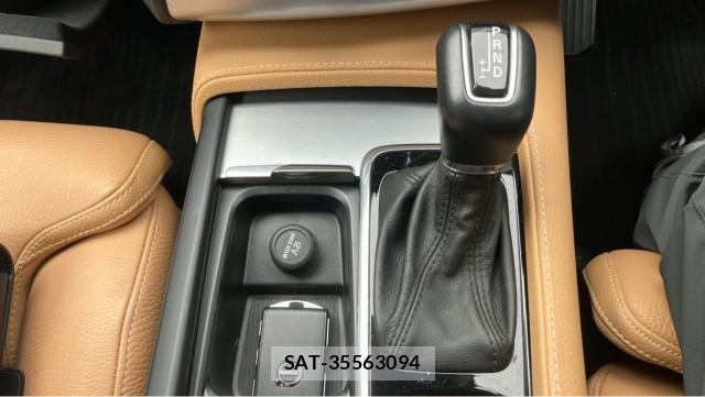 Volvo XC90 2018-06 8753645-14