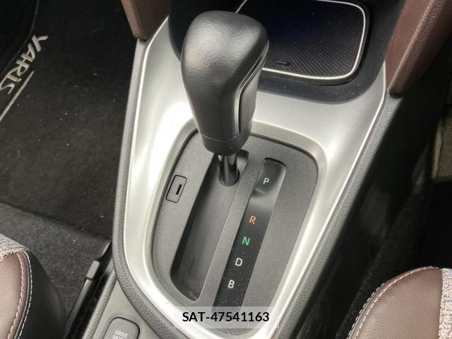 Toyota YARIS CROSS 2021-08 8753035-17