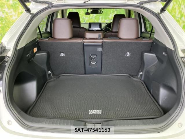 Toyota YARIS CROSS 2021-08 8753035-7