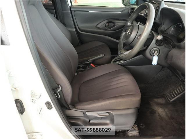 Toyota YARIS 2021-07 8752398-13