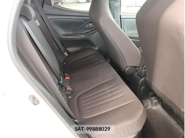 Toyota YARIS 2021-07 8752398-14