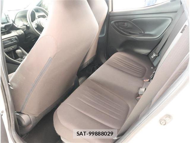 Toyota YARIS 2021-07 8752398-16