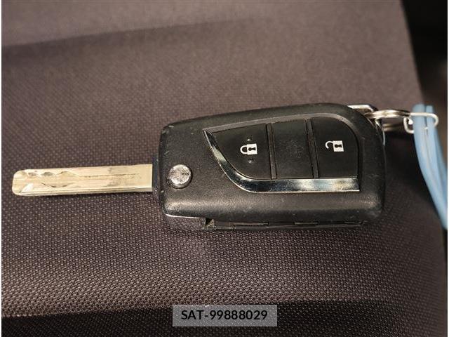 Toyota YARIS 2021-07 8752398-17