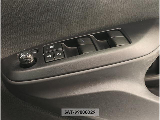 Toyota YARIS 2021-07 8752398-4