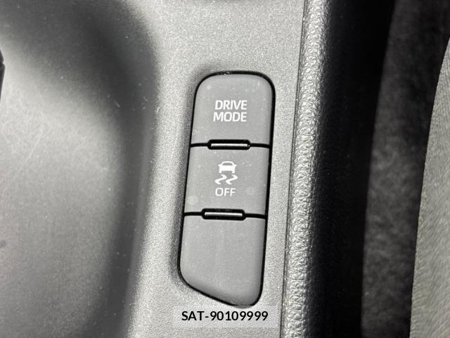 Toyota YARIS 2023-09 8754375-17