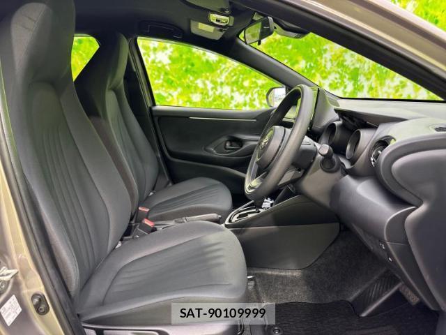 Toyota YARIS 2023-09 8754375-4