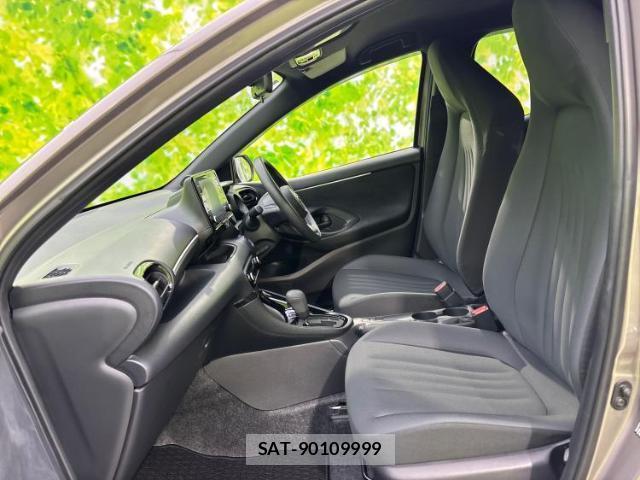 Toyota YARIS 2023-09 8754375-5