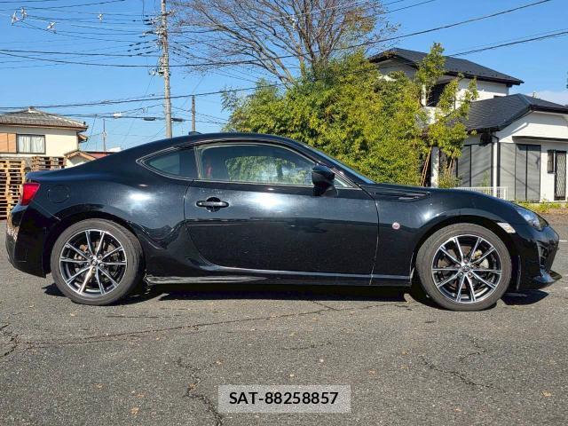 Toyota 86 2017-02 8769947-4