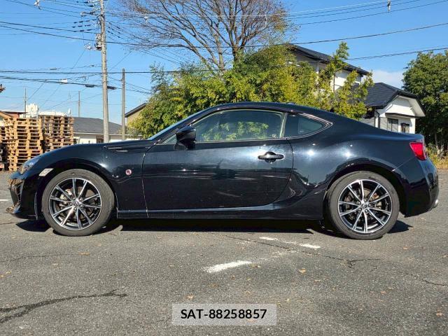 Toyota 86 2017-02 8769947-5