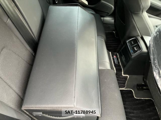 Audi A4 2011-12 8769078-11