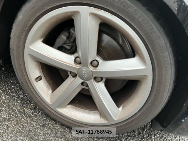 Audi A4 2011-12 8769078-12