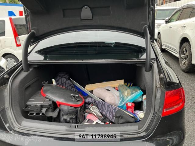 Audi A4 2011-12 8769078-18