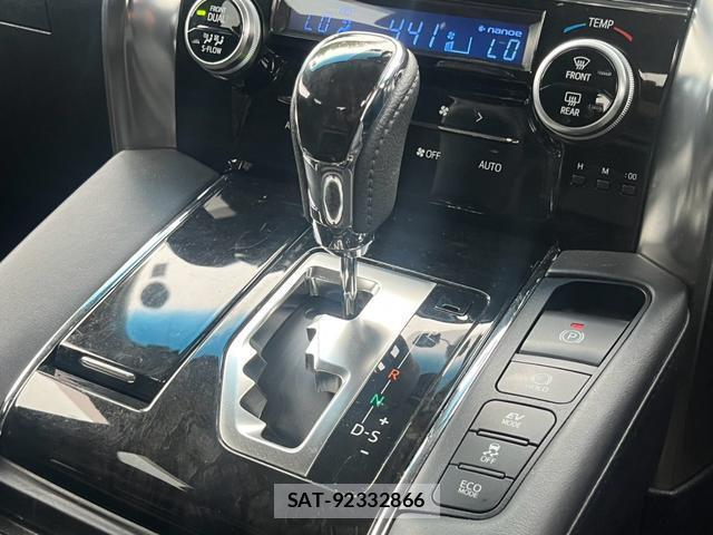 Toyota ALPHARD HYBRID 2017-01 8769955-1