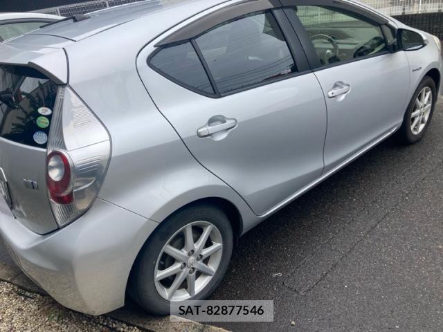 Toyota AQUA 2014-01 8768787-4