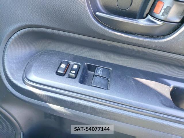 Toyota AQUA 2017-02 8768937-13