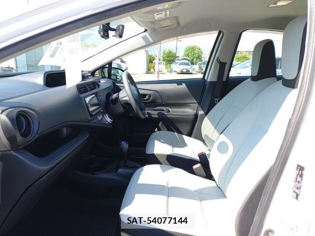 Toyota AQUA 2017-02 8768937-15