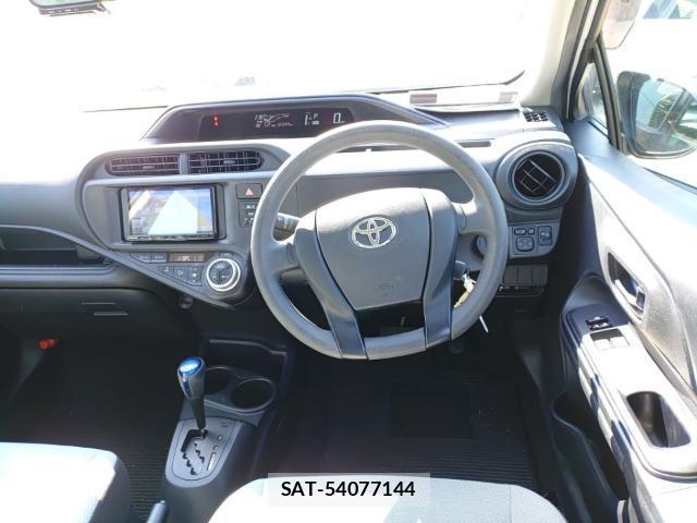 Toyota AQUA 2017-02 8768937-2