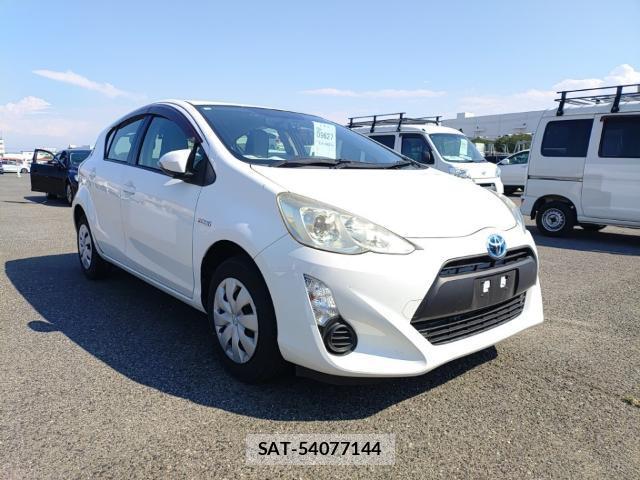 Toyota AQUA 2017-02 8768937-3