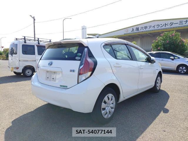 Toyota AQUA 2017-02 8768937-4