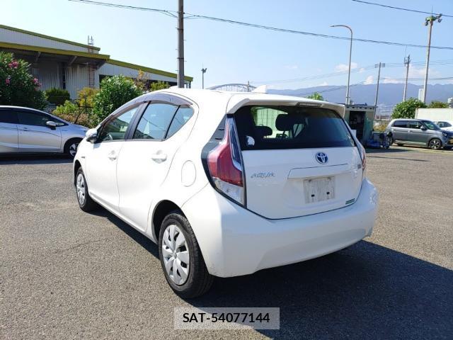 Toyota AQUA 2017-02 8768937-5
