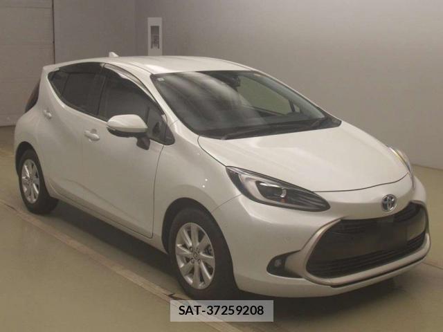 Toyota AQUA 2021-10 8769084-0