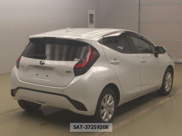 Toyota AQUA 2021-10 8769084-11