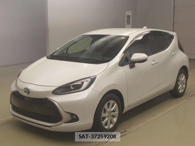 Toyota AQUA 2021-10 8769084-3