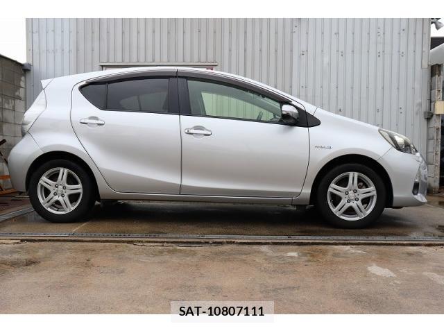 Toyota AQUA 2012-07 8769212-2