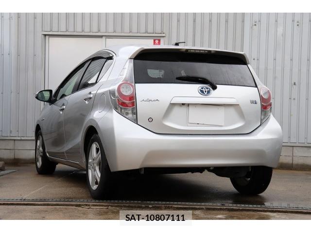 Toyota AQUA 2012-07 8769212-3
