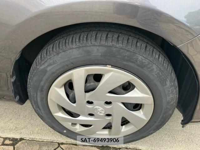 Toyota AQUA 2015-10 8769277-11