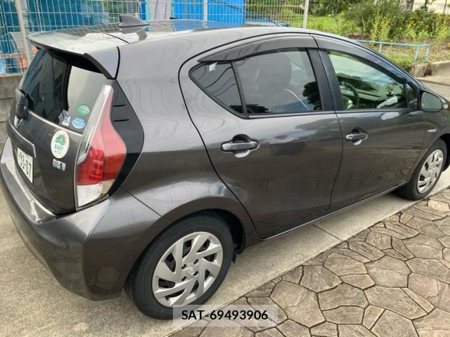 Toyota AQUA 2015-10 8769277-13