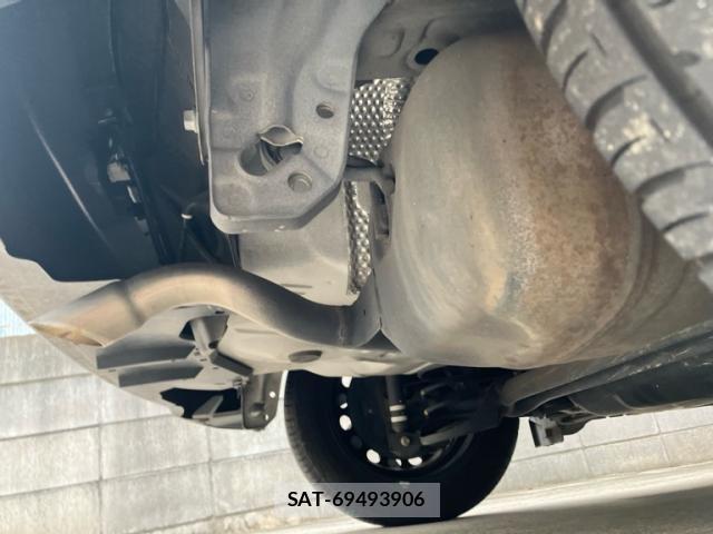 Toyota AQUA 2015-10 8769277-15