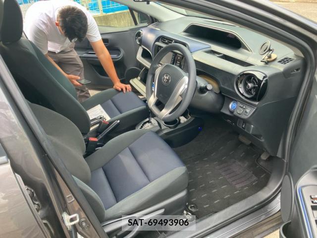 Toyota AQUA 2015-10 8769277-3