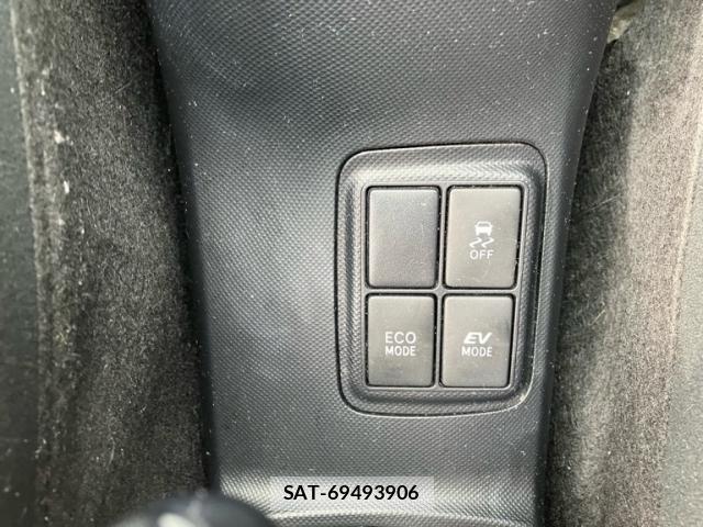 Toyota AQUA 2015-10 8769277-9