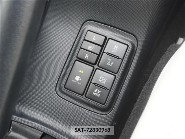 Toyota AQUA 2017-09 8769381-11