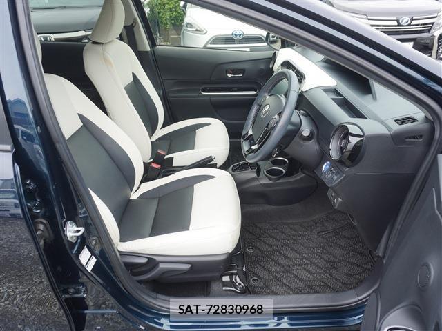 Toyota AQUA 2017-09 8769381-13