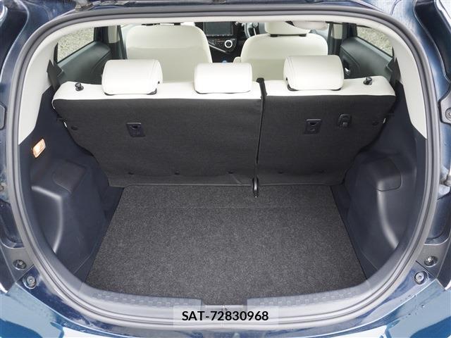 Toyota AQUA 2017-09 8769381-15