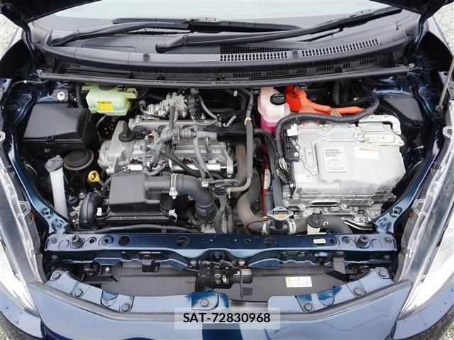 Toyota AQUA 2017-09 8769381-17