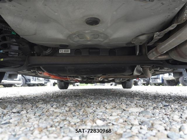 Toyota AQUA 2017-09 8769381-18