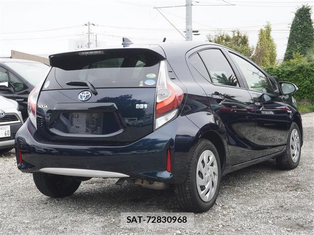 Toyota AQUA 2017-09 8769381-2