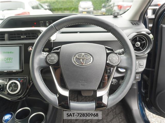 Toyota AQUA 2017-09 8769381-7