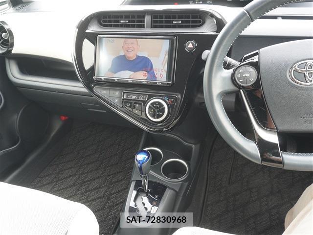 Toyota AQUA 2017-09 8769381-8