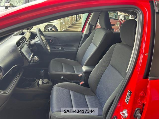 Toyota AQUA 2016-10 8769580-11