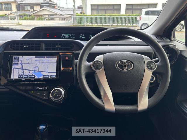 Toyota AQUA 2016-10 8769580-15
