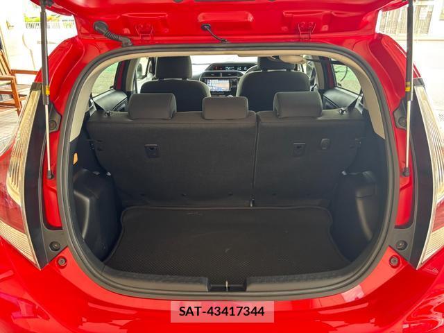 Toyota AQUA 2016-10 8769580-17