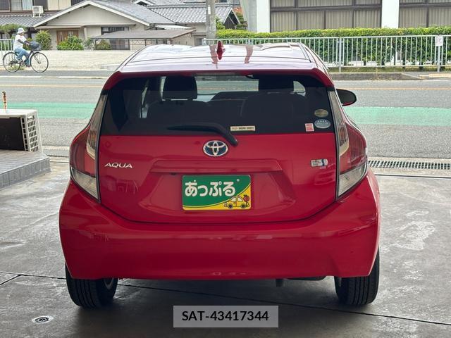Toyota AQUA 2016-10 8769580-2