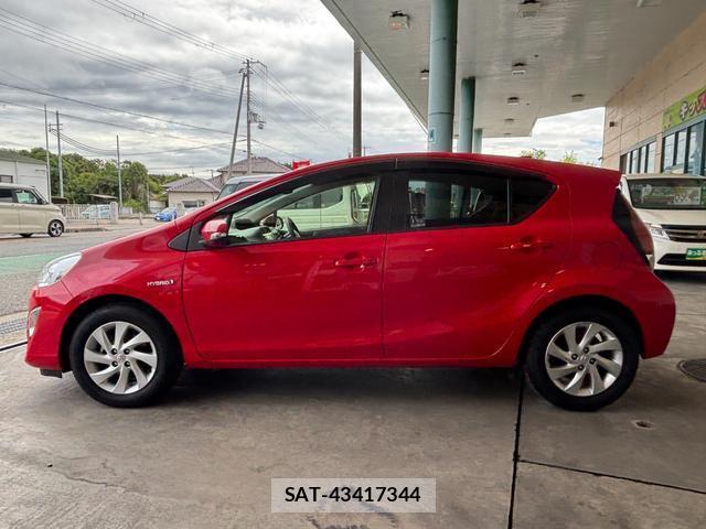 Toyota AQUA 2016-10 8769580-4
