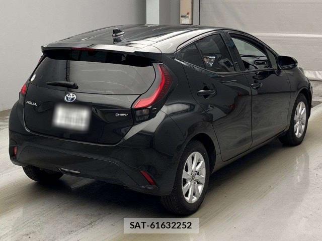 Toyota AQUA 2025-01 8769668-1